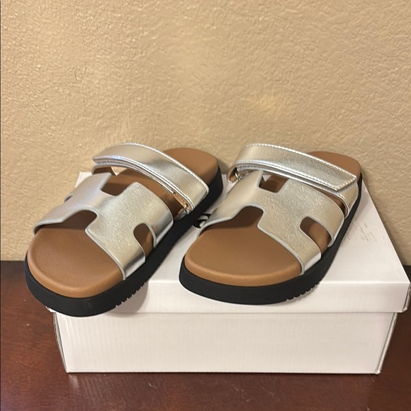 Forever Gigi H Shaped Sandal Silver Sz 5 - Picture 1 of 7